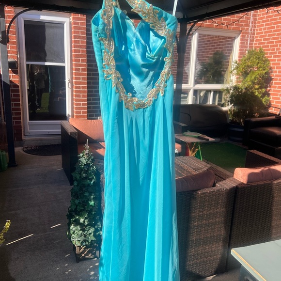 La Femme Turquoise and Gold Greek Goddess Prom Dress 💫🧚 - Picture 5 of 9